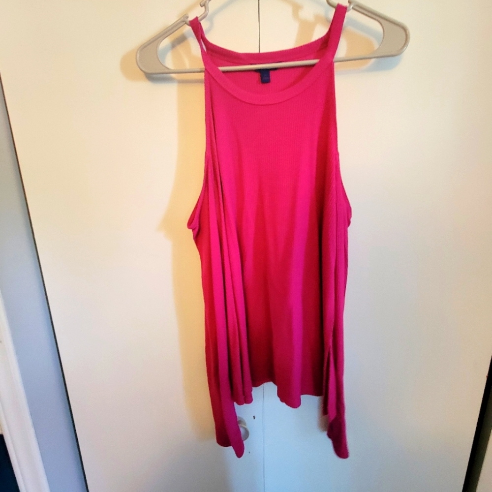 Aeropostale shoulder peep top in fuscia